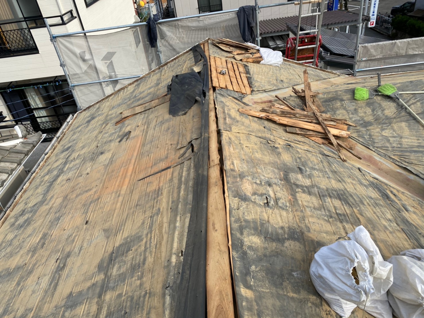 杉皮と野地板（バラ板）